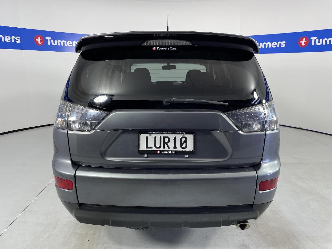 Photo '6' of Mitsubishi Outlander