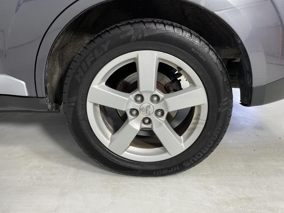 Photo '11' of Mitsubishi Outlander