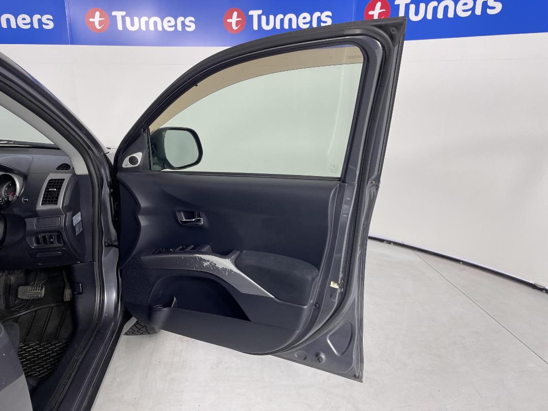 Photo '15' of Mitsubishi Outlander