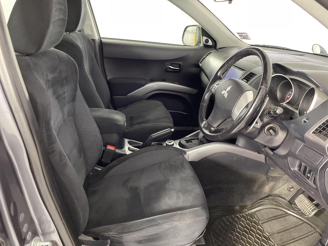 Photo '16' of Mitsubishi Outlander