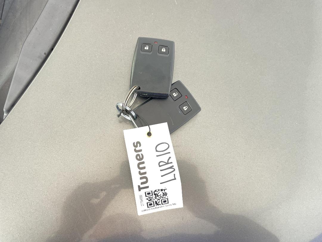 Photo '22' of Mitsubishi Outlander