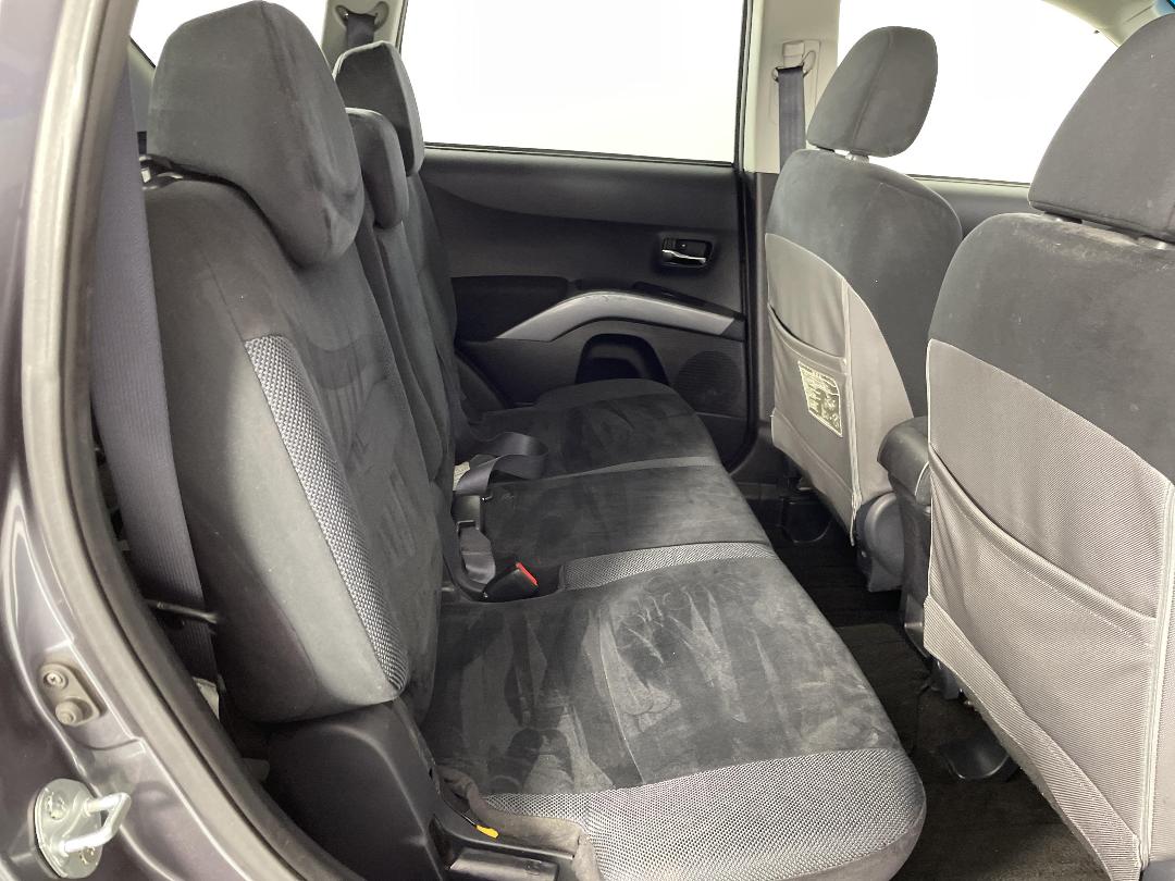 Photo '20' of Mitsubishi Outlander