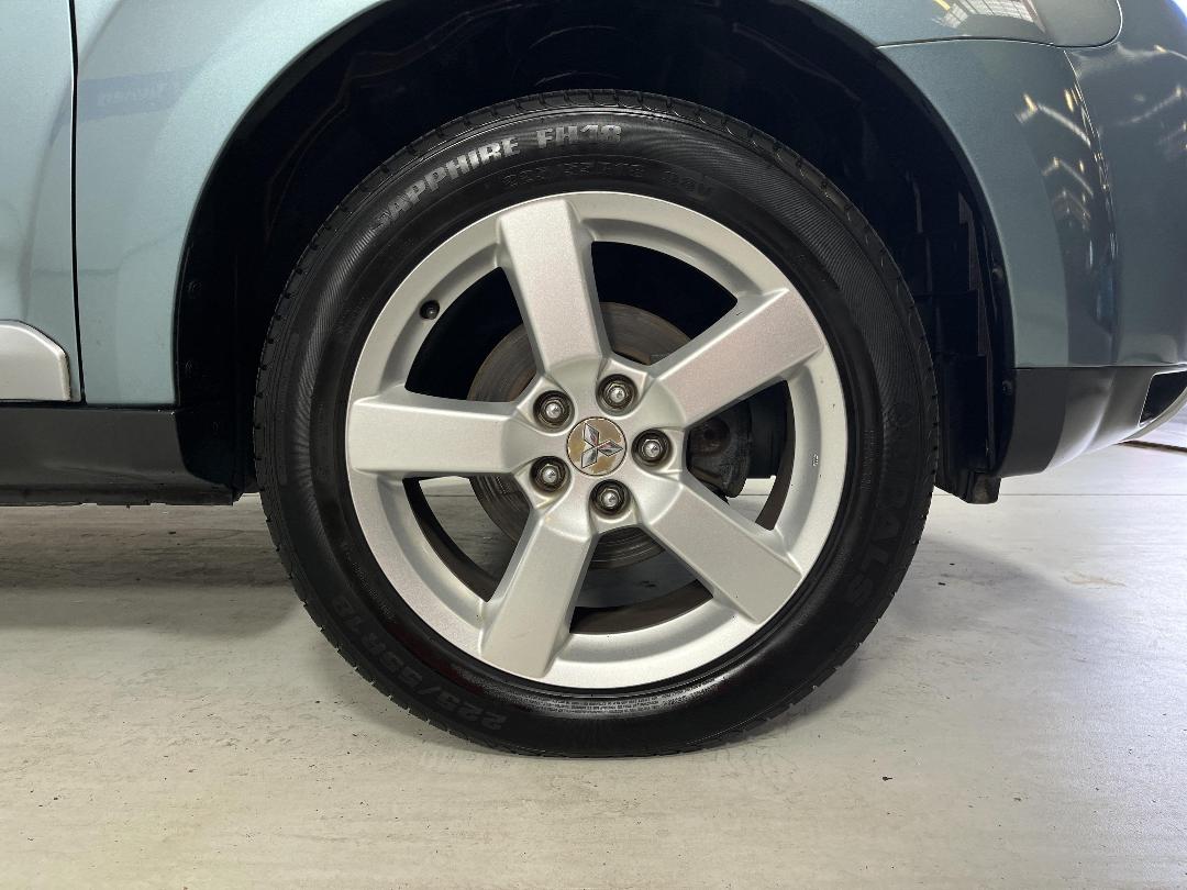 Photo '9' of Mitsubishi Outlander Photo '9' of Mitsubishi Outlander