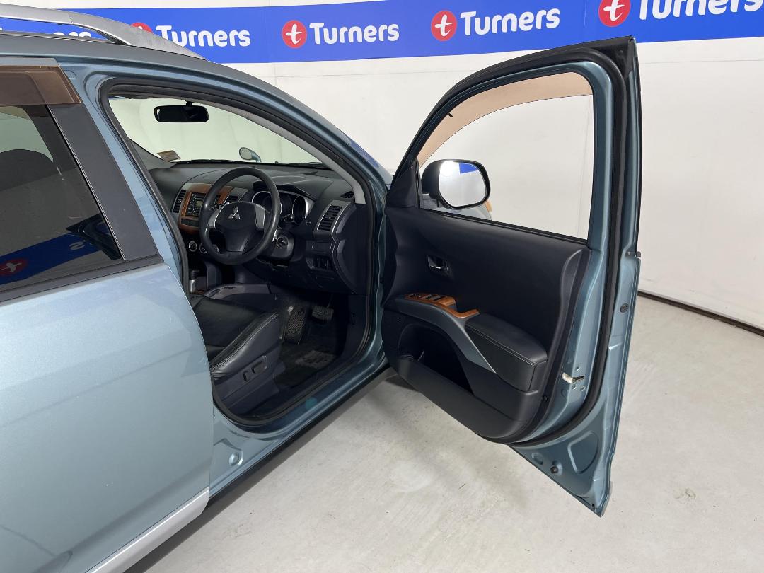 Photo '15' of Mitsubishi Outlander Photo '15' of Mitsubishi Outlander