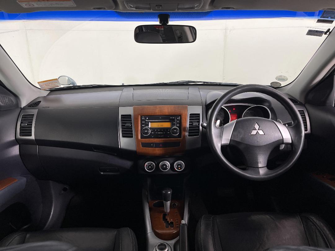 Photo '17' of Mitsubishi Outlander Photo '17' of Mitsubishi Outlander