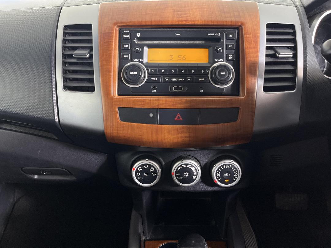 Photo '18' of Mitsubishi Outlander Photo '18' of Mitsubishi Outlander