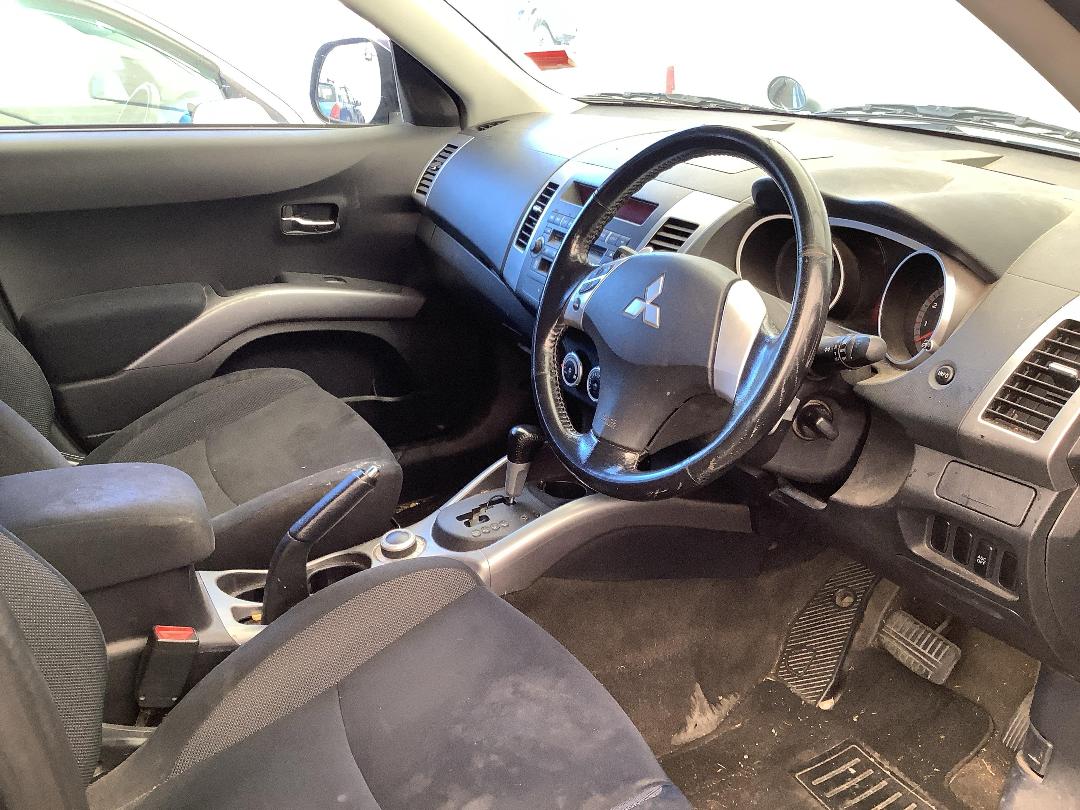 Photo '13' of Mitsubishi Outlander Photo '13' of Mitsubishi Outlander