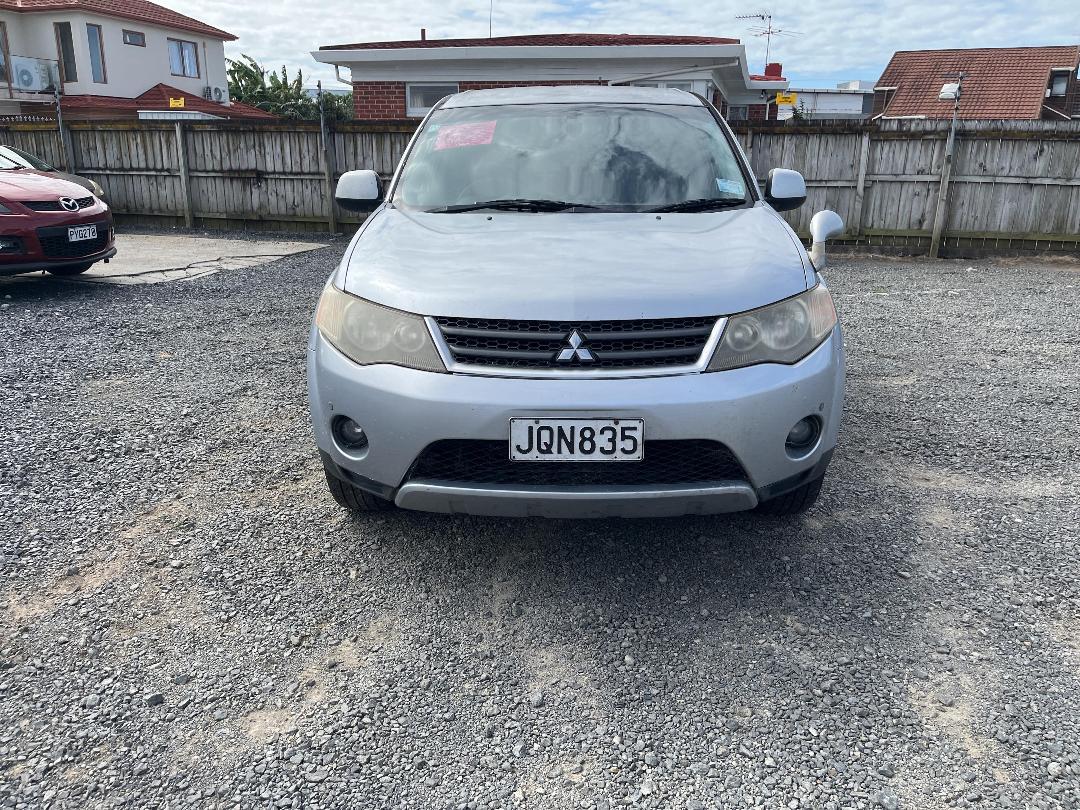 Photo '2' of Mitsubishi Outlander Photo '2' of Mitsubishi Outlander