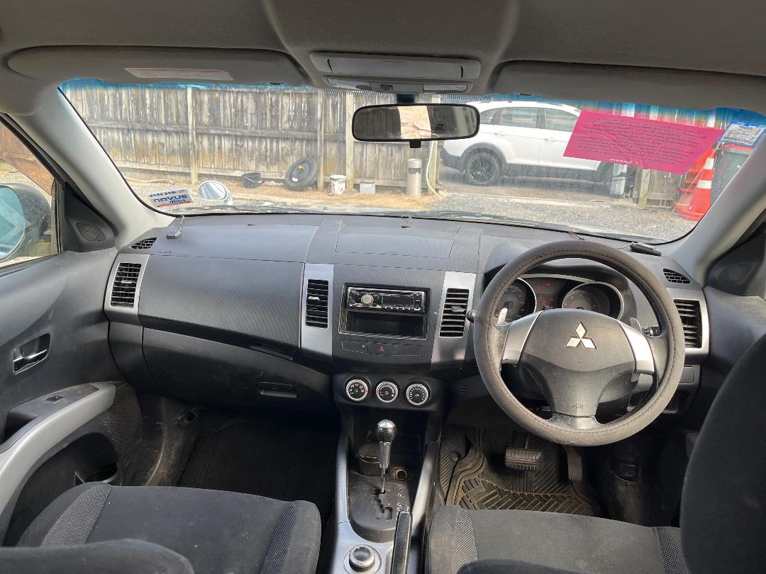 Photo '15' of Mitsubishi Outlander Photo '15' of Mitsubishi Outlander