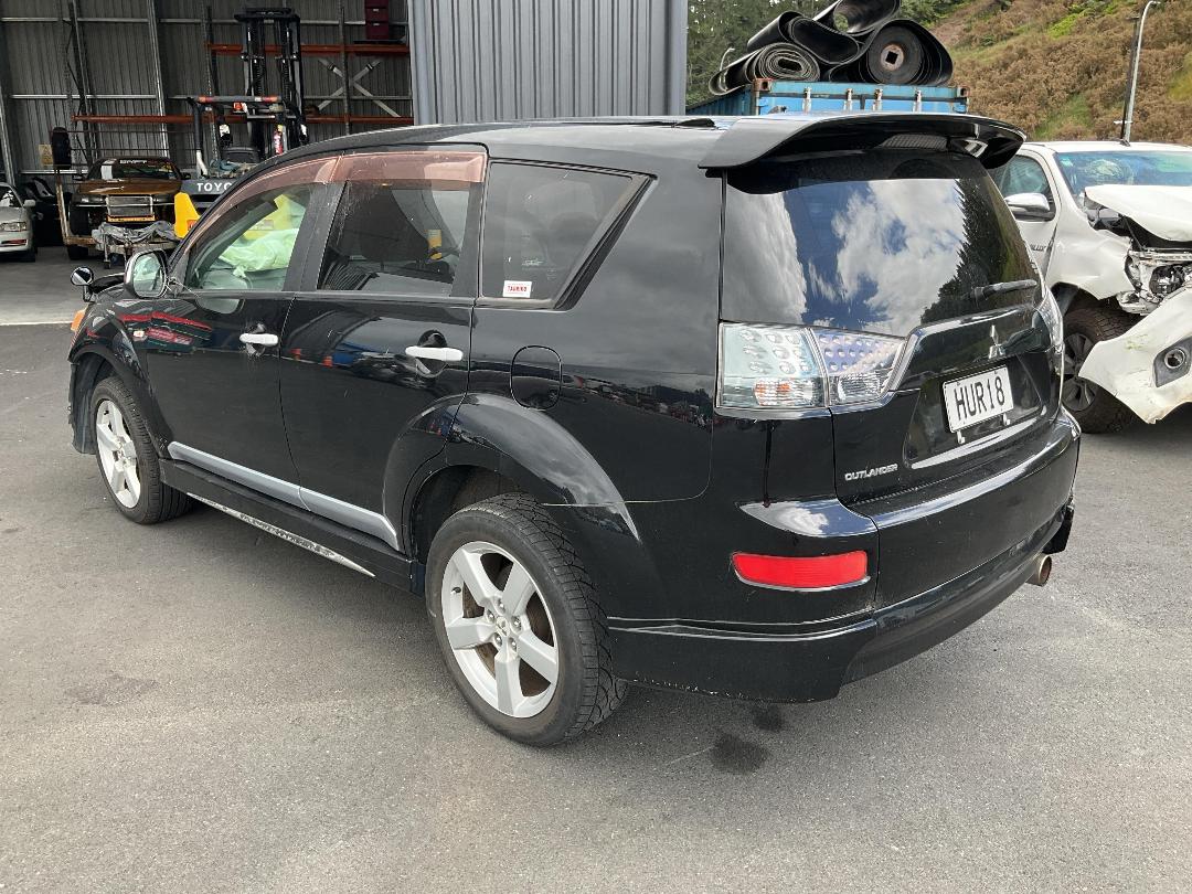 Photo '3' of Mitsubishi Outlander Photo '3' of Mitsubishi Outlander