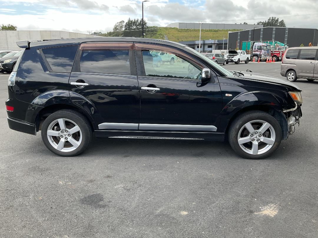 Photo '5' of Mitsubishi Outlander Photo '5' of Mitsubishi Outlander