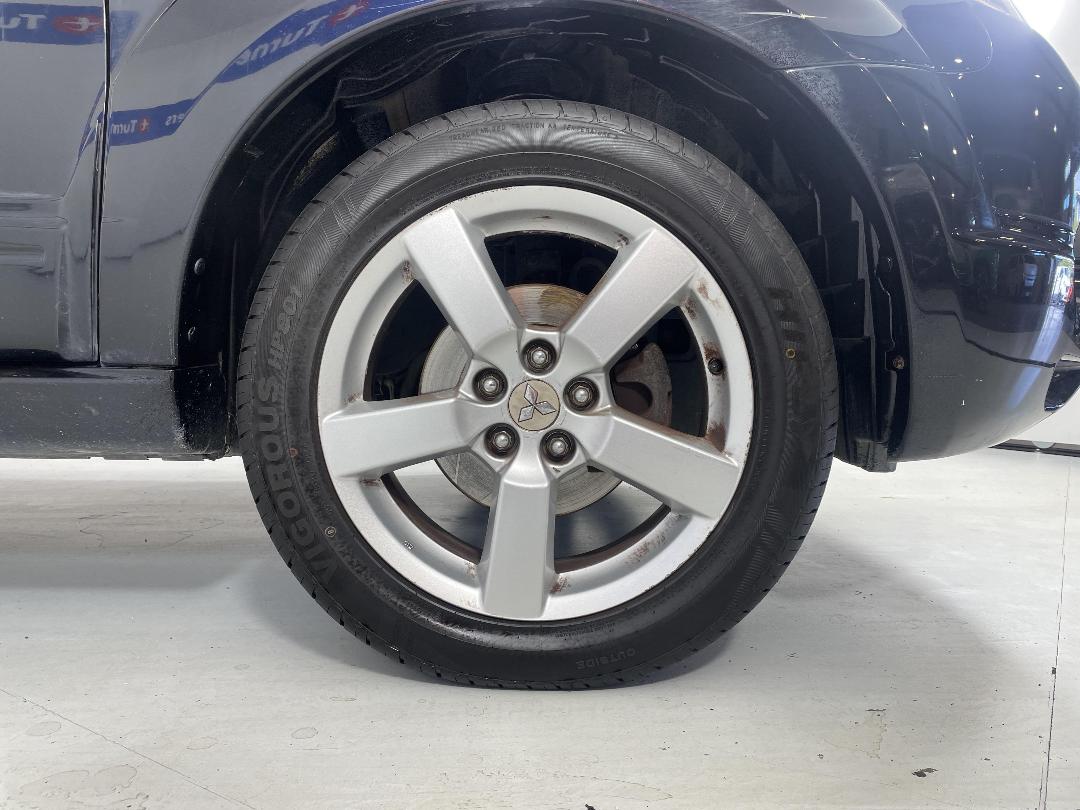 Photo '9' of Mitsubishi Outlander Photo '9' of Mitsubishi Outlander