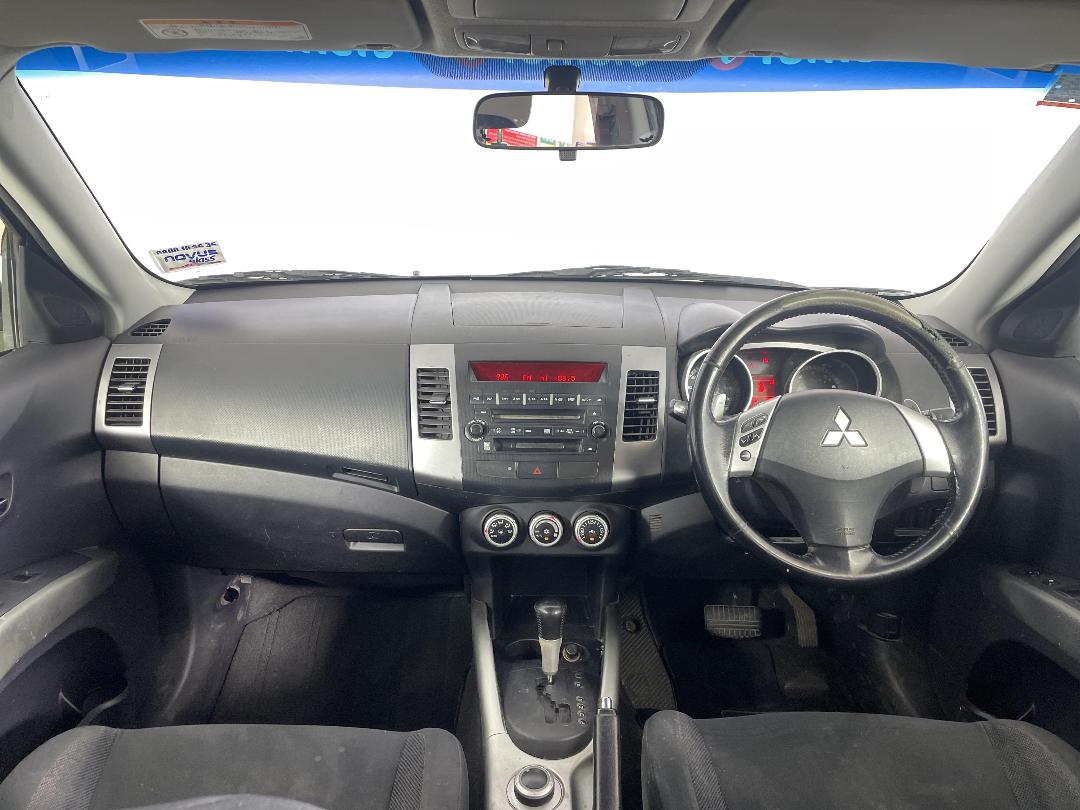 Photo '17' of Mitsubishi Outlander Photo '17' of Mitsubishi Outlander