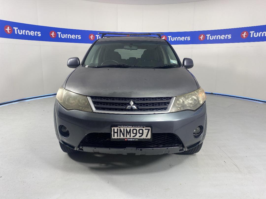 Photo '2' of Mitsubishi Outlander