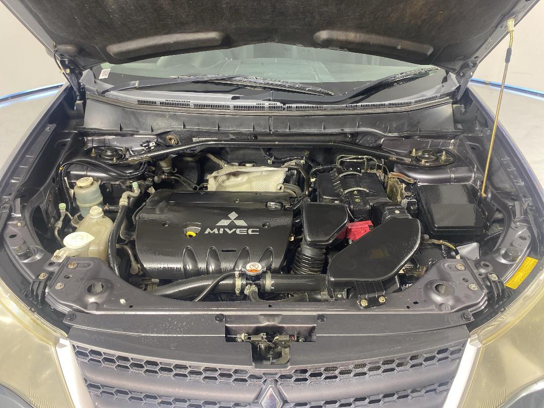 Photo '13' of Mitsubishi Outlander