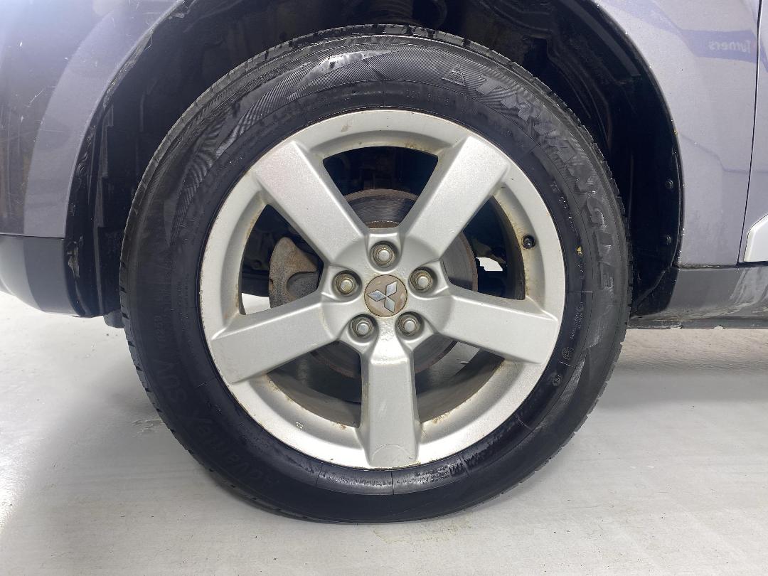 Photo '10' of Mitsubishi Outlander