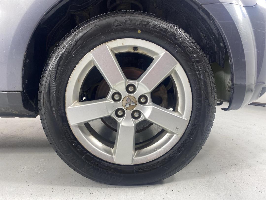 Photo '9' of Mitsubishi Outlander