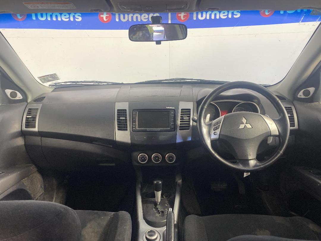 Photo '17' of Mitsubishi Outlander