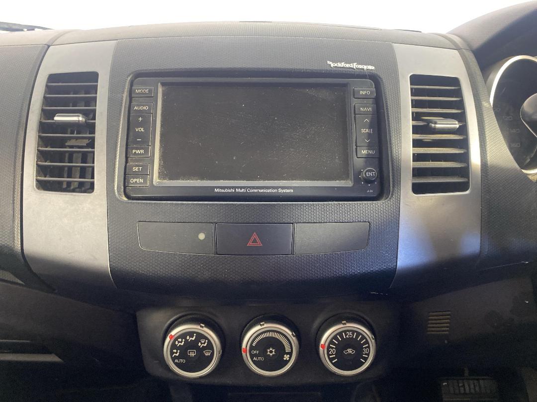 Photo '18' of Mitsubishi Outlander