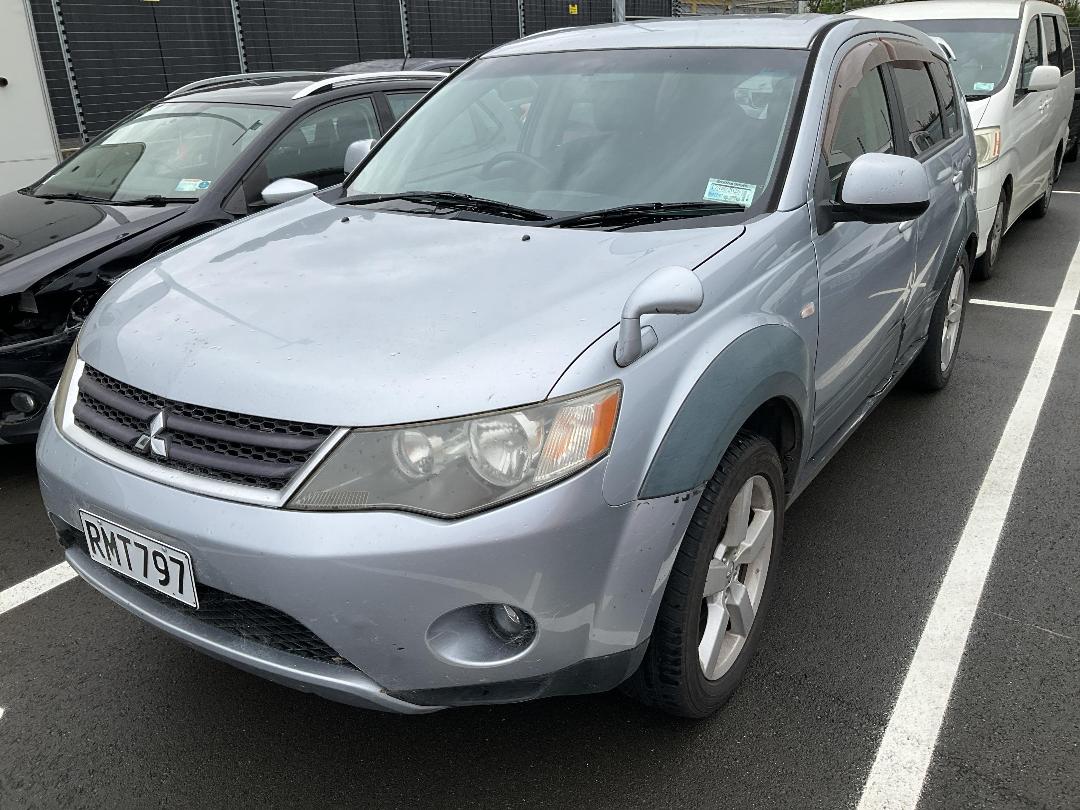 Photo '4' of Mitsubishi Outlander
