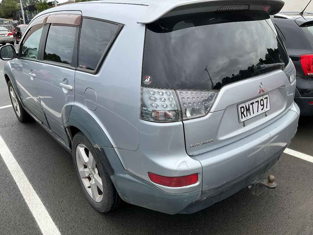 Photo '3' of Mitsubishi Outlander