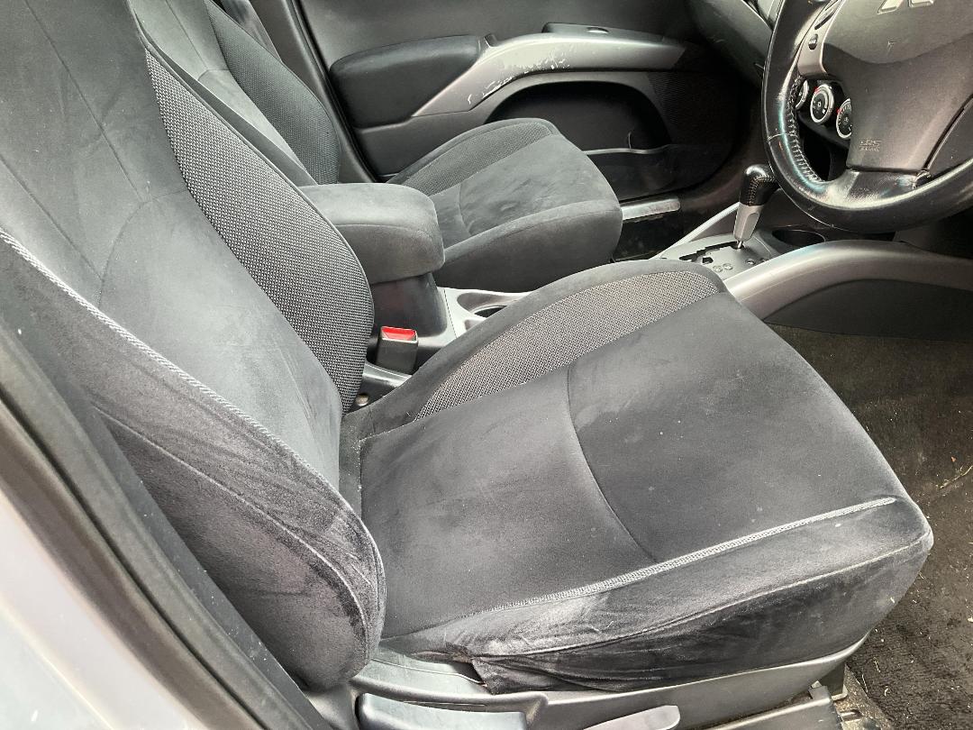 Photo '16' of Mitsubishi Outlander