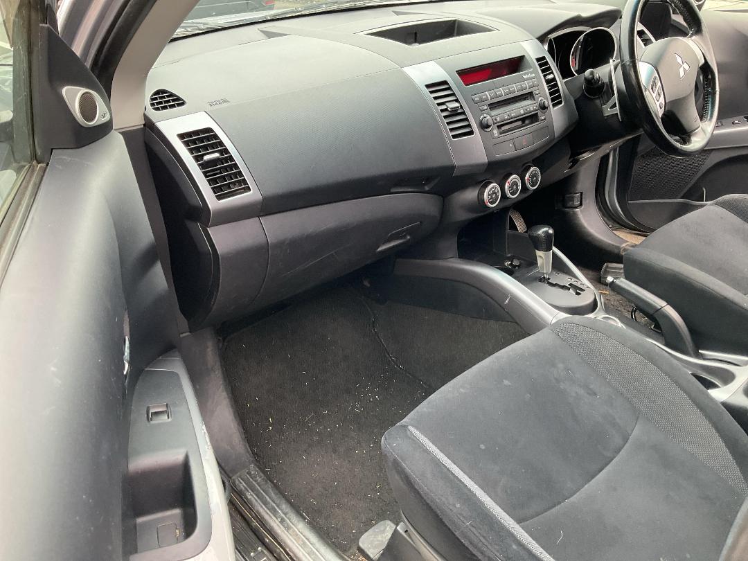 Photo '18' of Mitsubishi Outlander