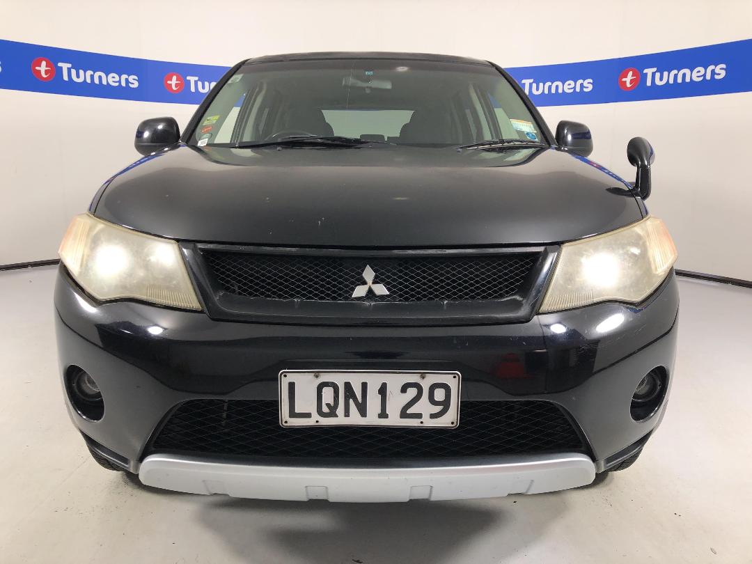 Photo '2' of Mitsubishi Outlander Photo '2' of Mitsubishi Outlander