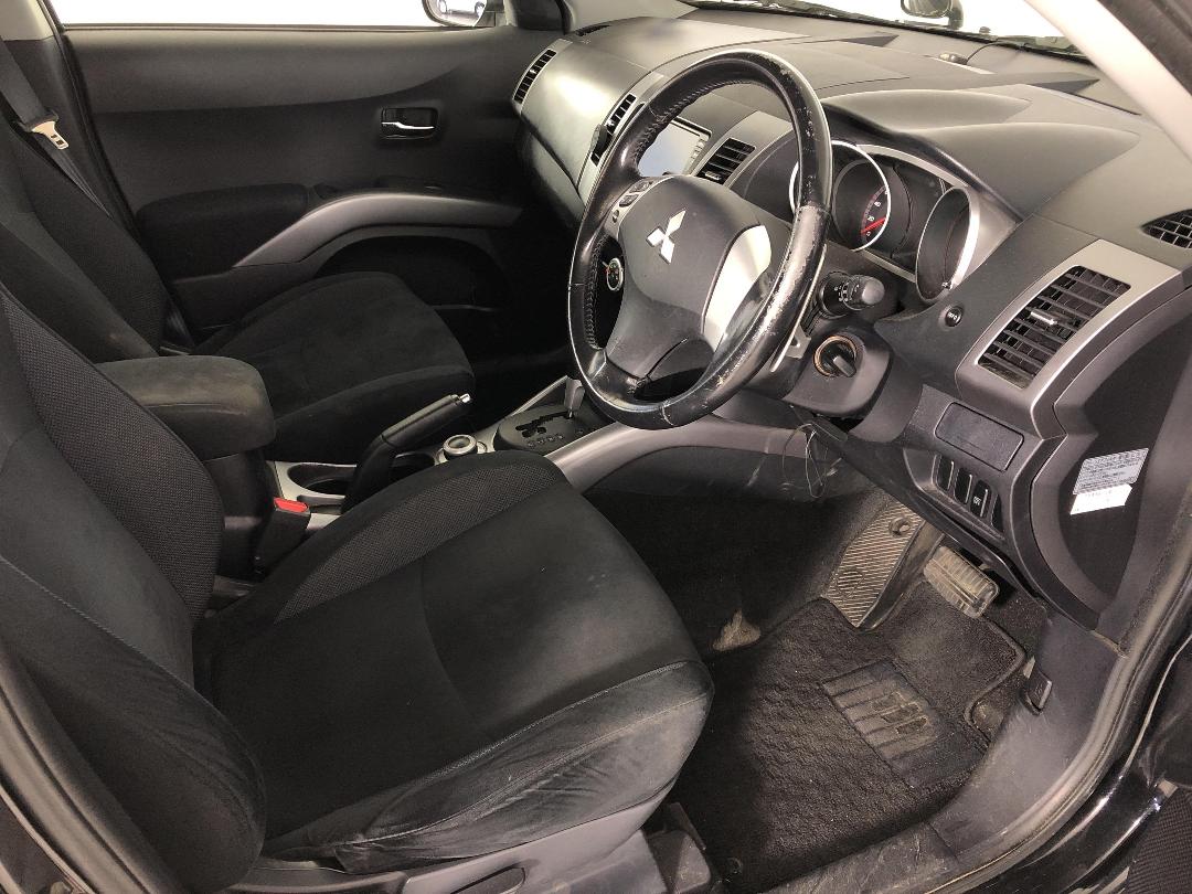 Photo '16' of Mitsubishi Outlander Photo '16' of Mitsubishi Outlander