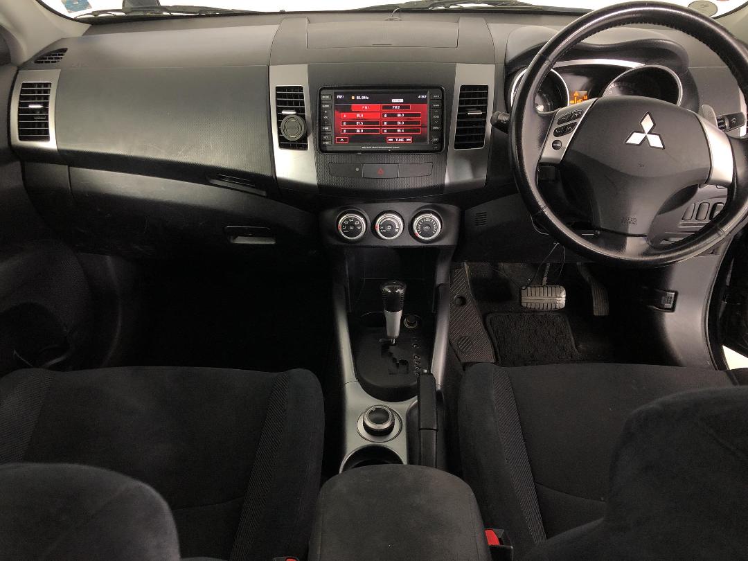 Photo '17' of Mitsubishi Outlander Photo '17' of Mitsubishi Outlander