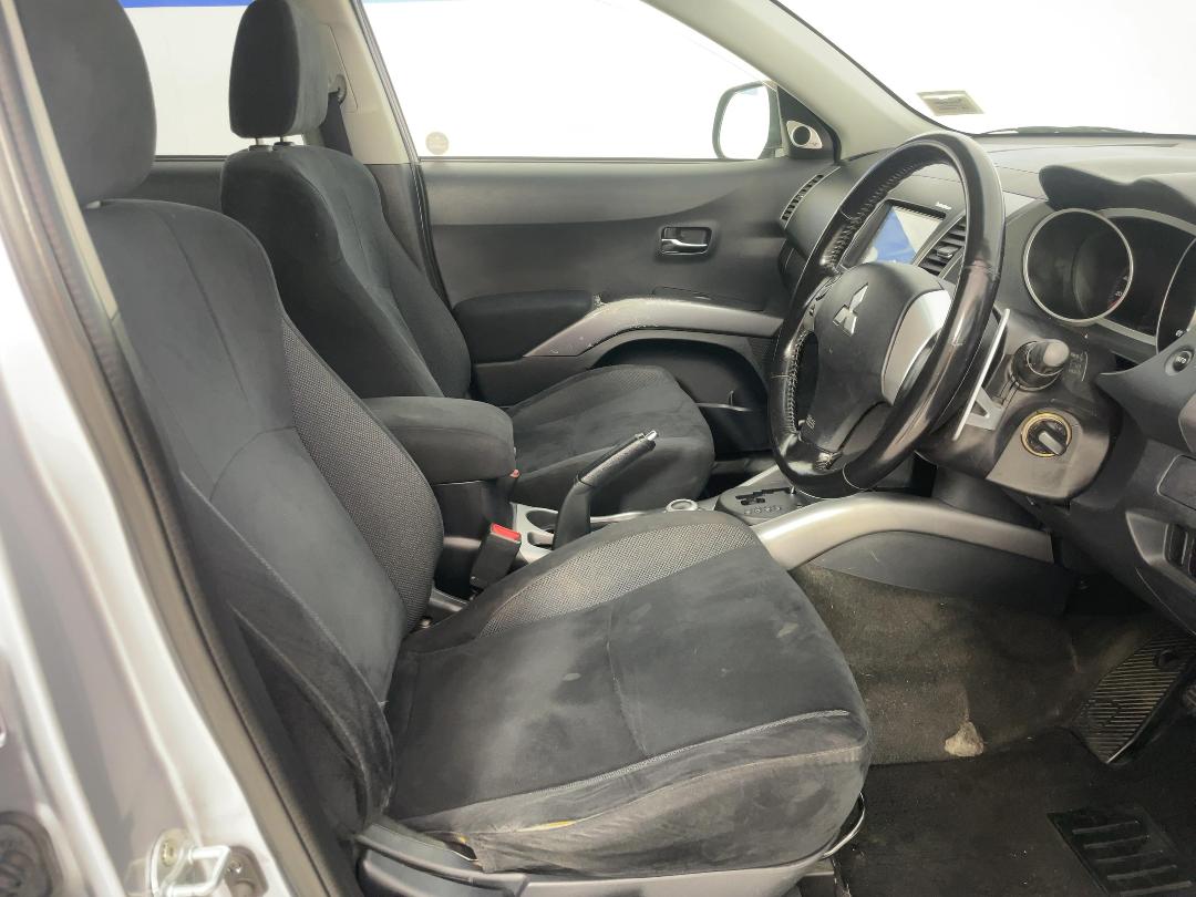 Photo '16' of Mitsubishi Outlander Photo '16' of Mitsubishi Outlander