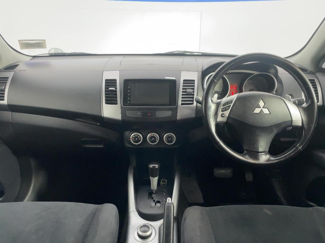 Photo '17' of Mitsubishi Outlander Photo '17' of Mitsubishi Outlander