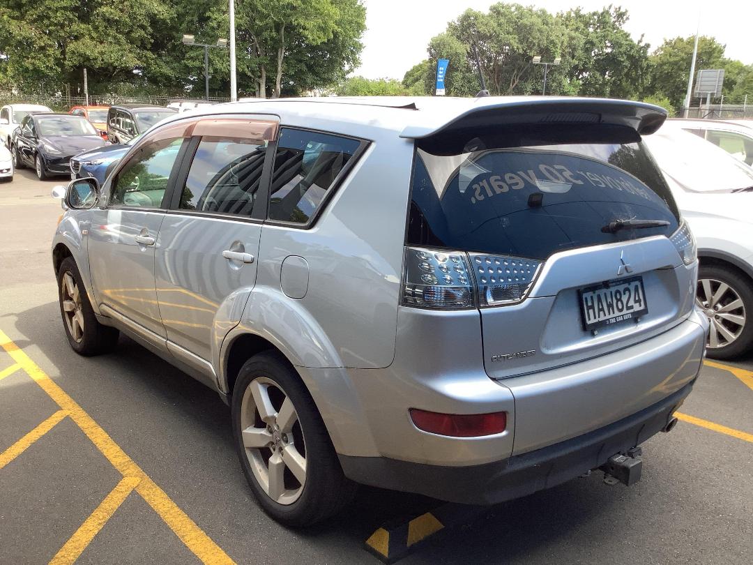 Photo '4' of Mitsubishi Outlander