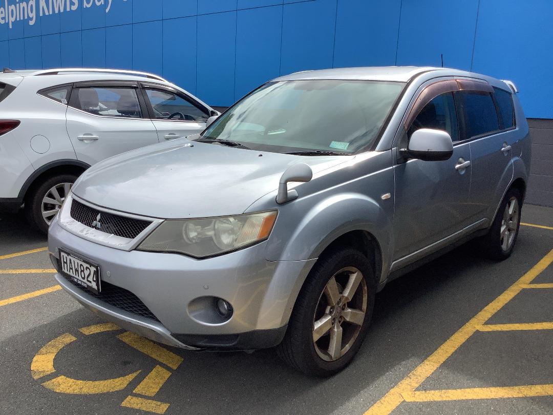 Photo '2' of Mitsubishi Outlander