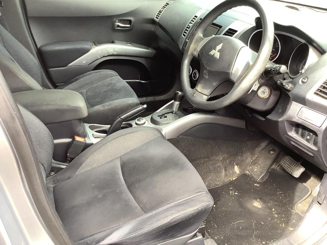 Photo '5' of Mitsubishi Outlander