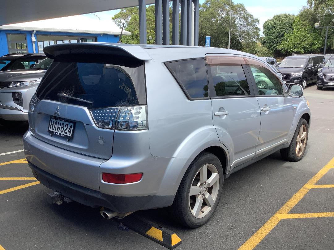 Photo '3' of Mitsubishi Outlander