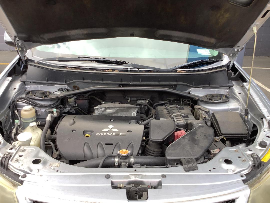 Photo '8' of Mitsubishi Outlander