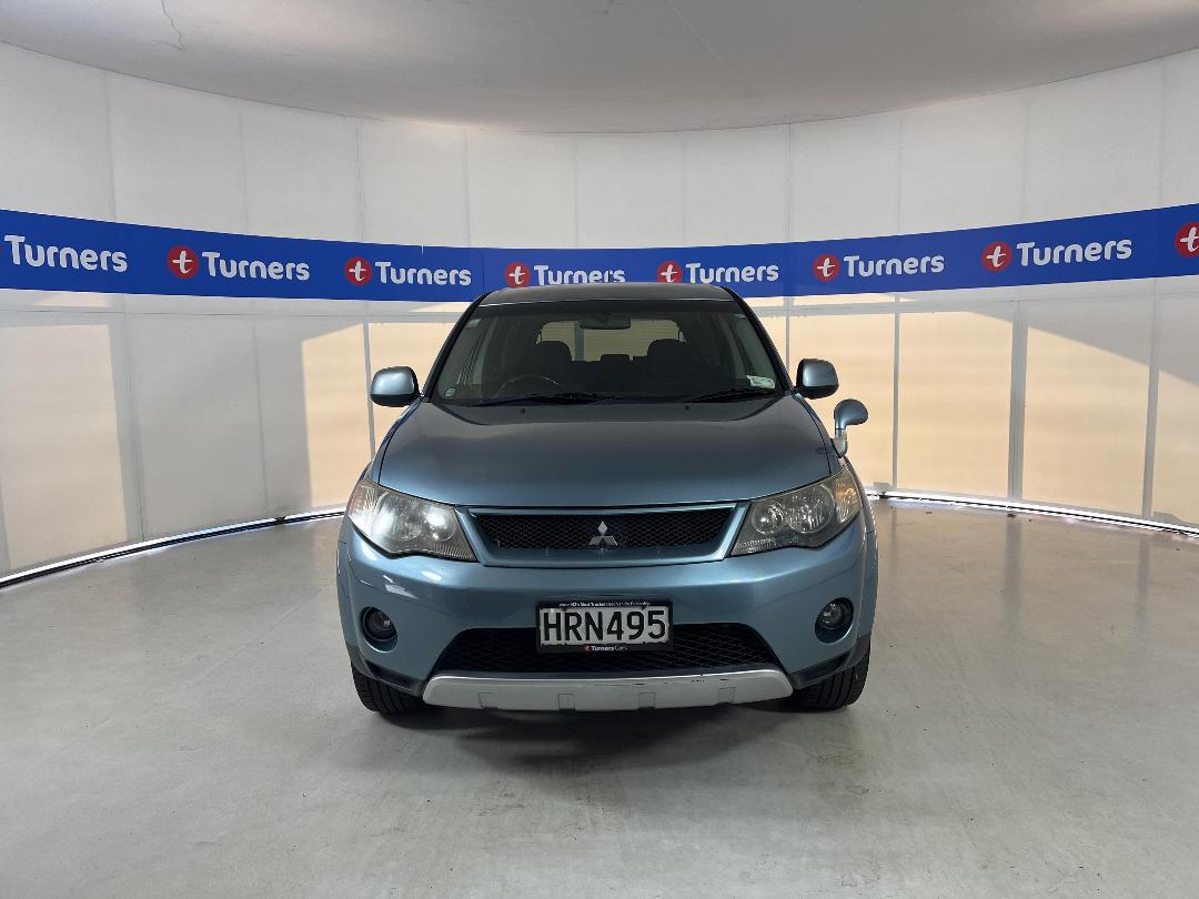 Photo '2' of Mitsubishi Outlander