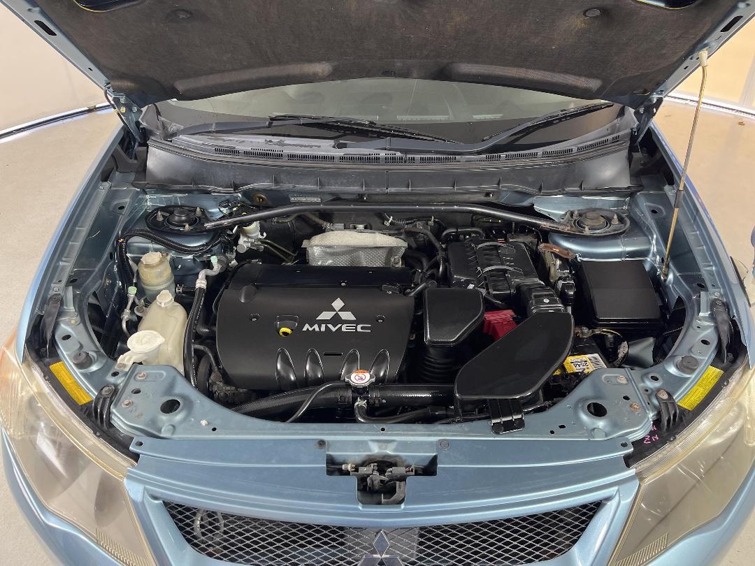 Photo '13' of Mitsubishi Outlander