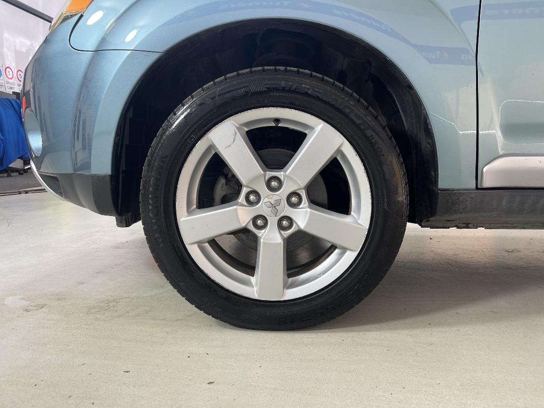 Photo '10' of Mitsubishi Outlander