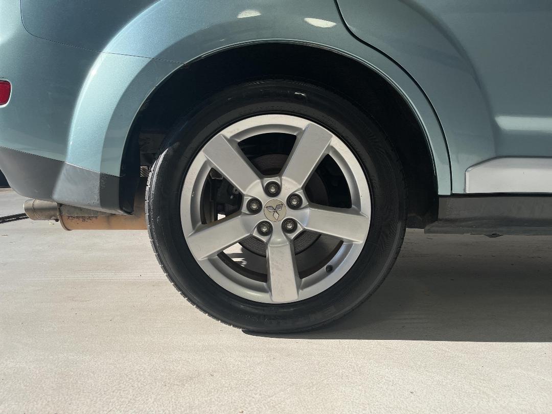 Photo '12' of Mitsubishi Outlander