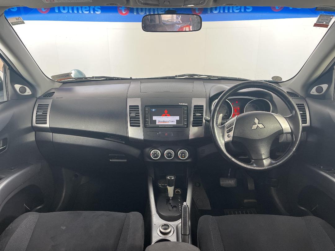 Photo '17' of Mitsubishi Outlander