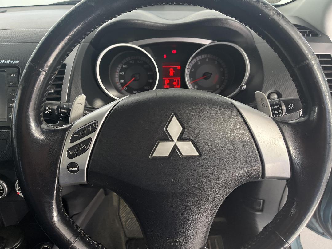 Photo '28' of Mitsubishi Outlander