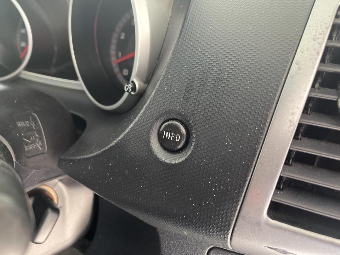 Photo '27' of Mitsubishi Outlander