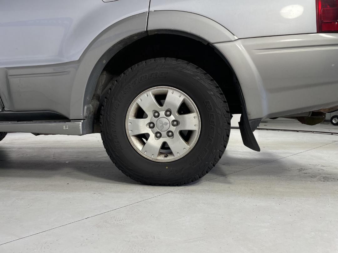 Photo '11' of Mitsubishi Pajero Photo '11' of Mitsubishi Pajero