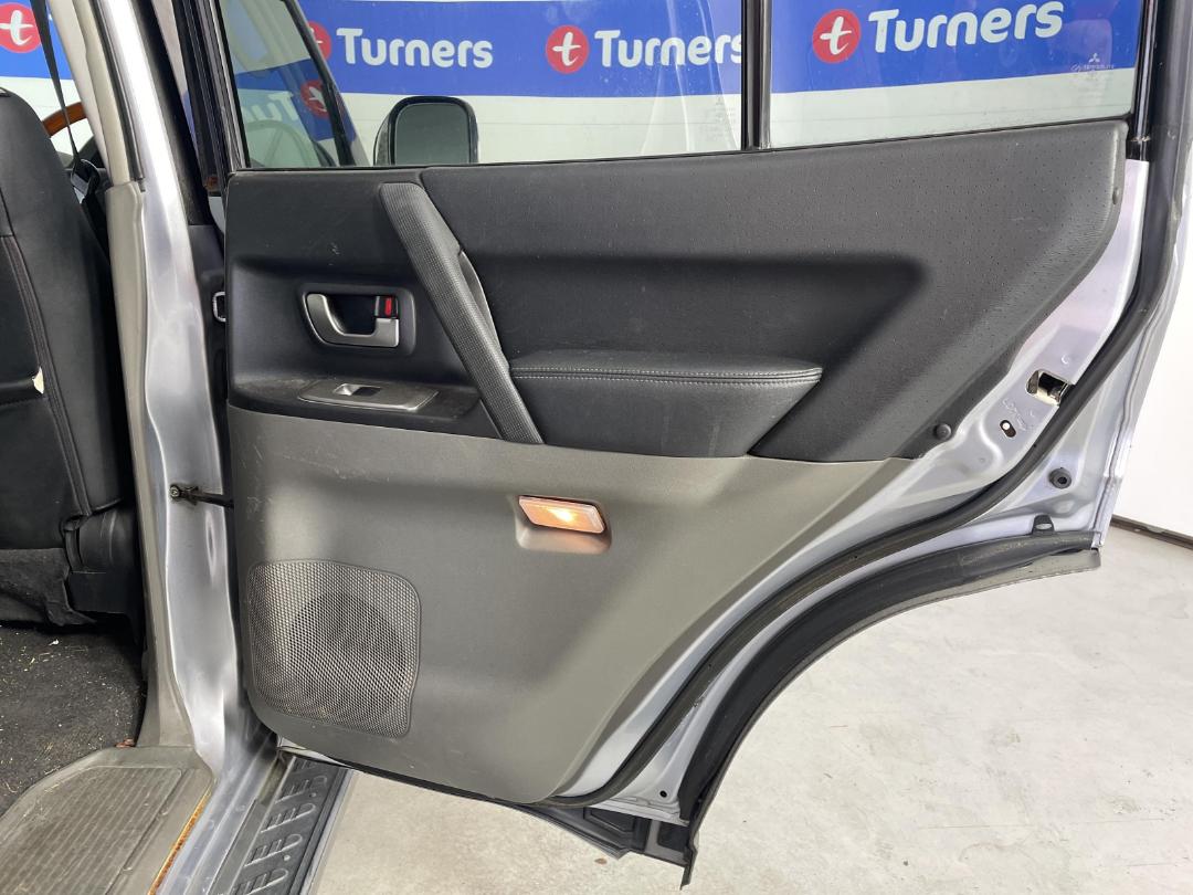 Photo '19' of Mitsubishi Pajero Photo '19' of Mitsubishi Pajero