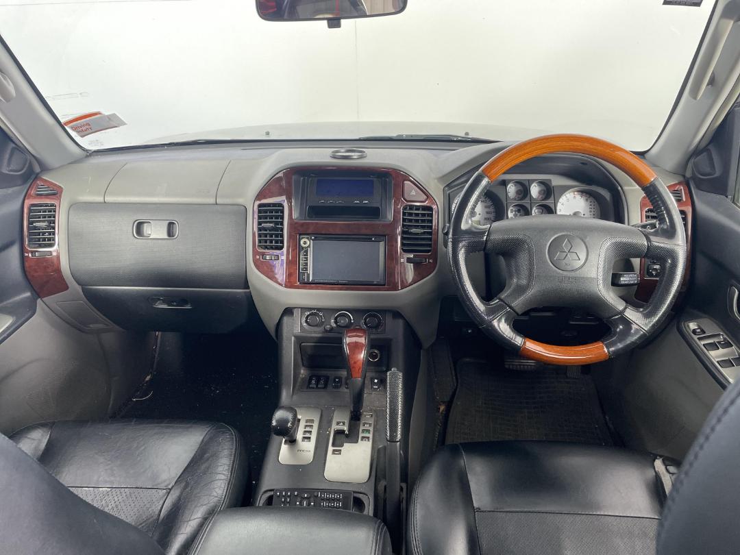 Photo '17' of Mitsubishi Pajero Photo '17' of Mitsubishi Pajero