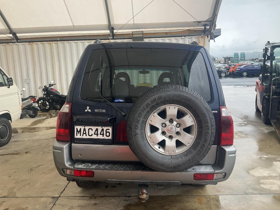 Photo '4' of Mitsubishi Pajero GLS LWB
