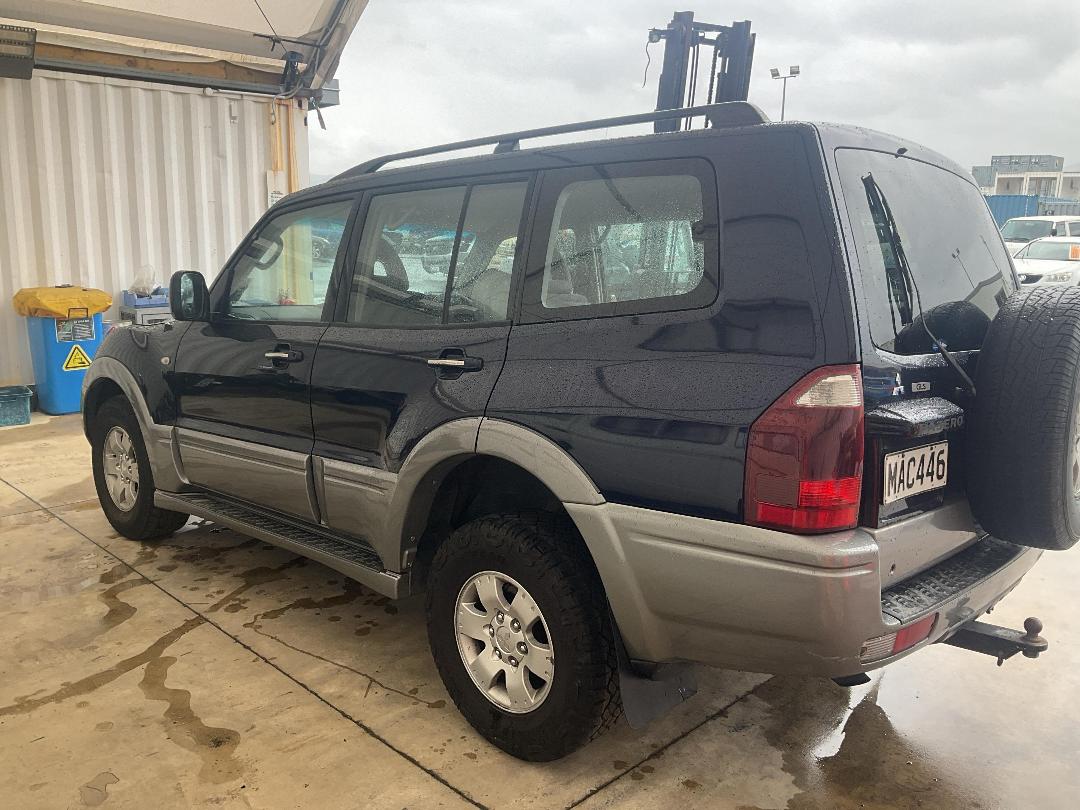 Photo '3' of Mitsubishi Pajero GLS LWB