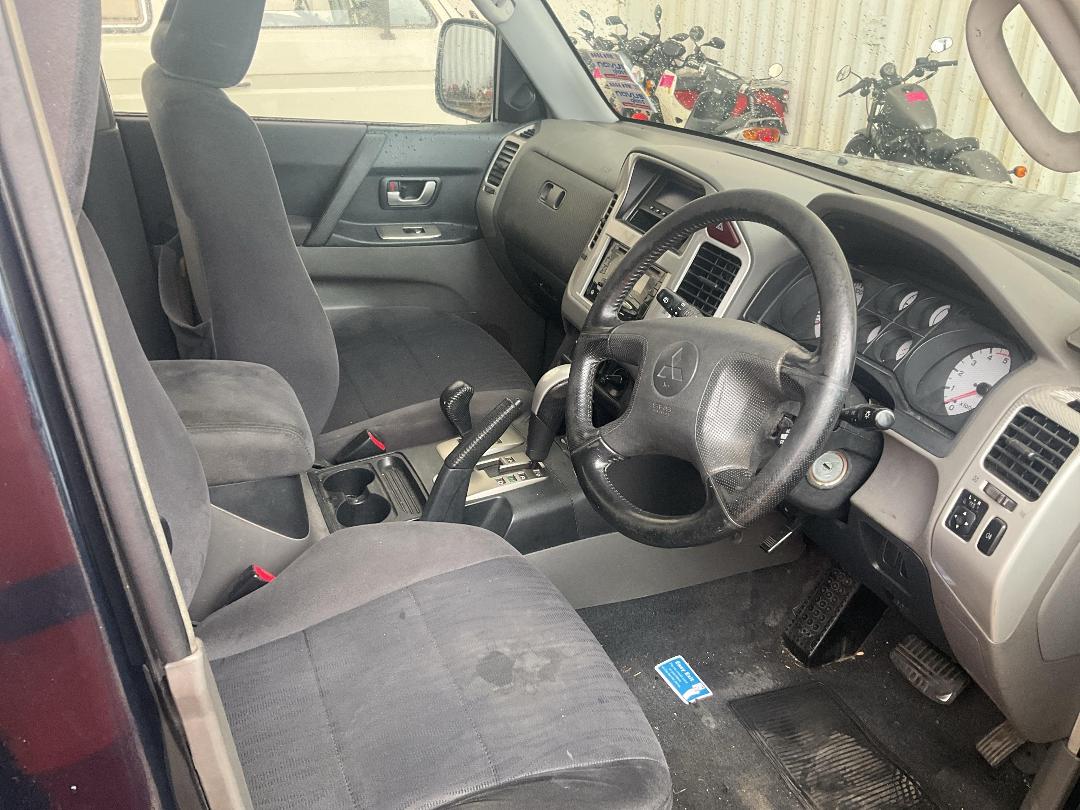 Photo '7' of Mitsubishi Pajero GLS LWB